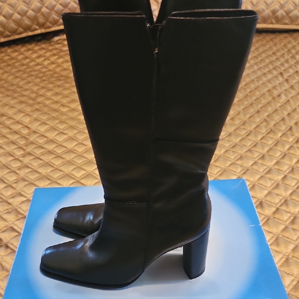 Elegant Black Knee-High Women's Boots